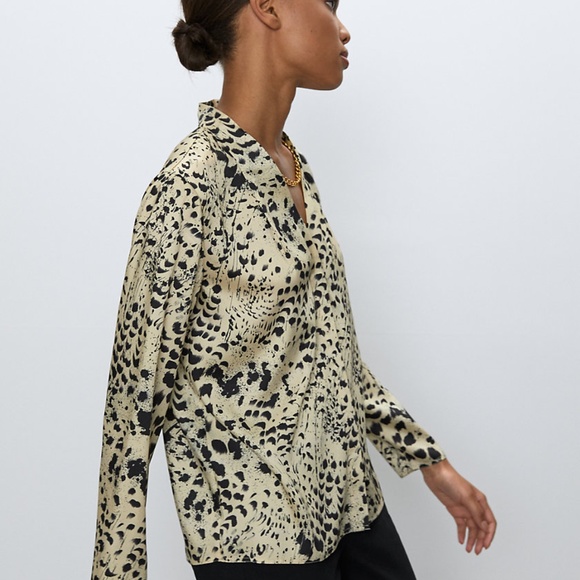 Aritzia Babaton Power Blouse size S - Picture 4 of 10